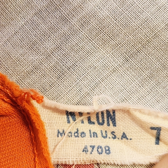 🍊Vintage 60s Orange Nylon Gloves🧡 - Picture 5 of 5